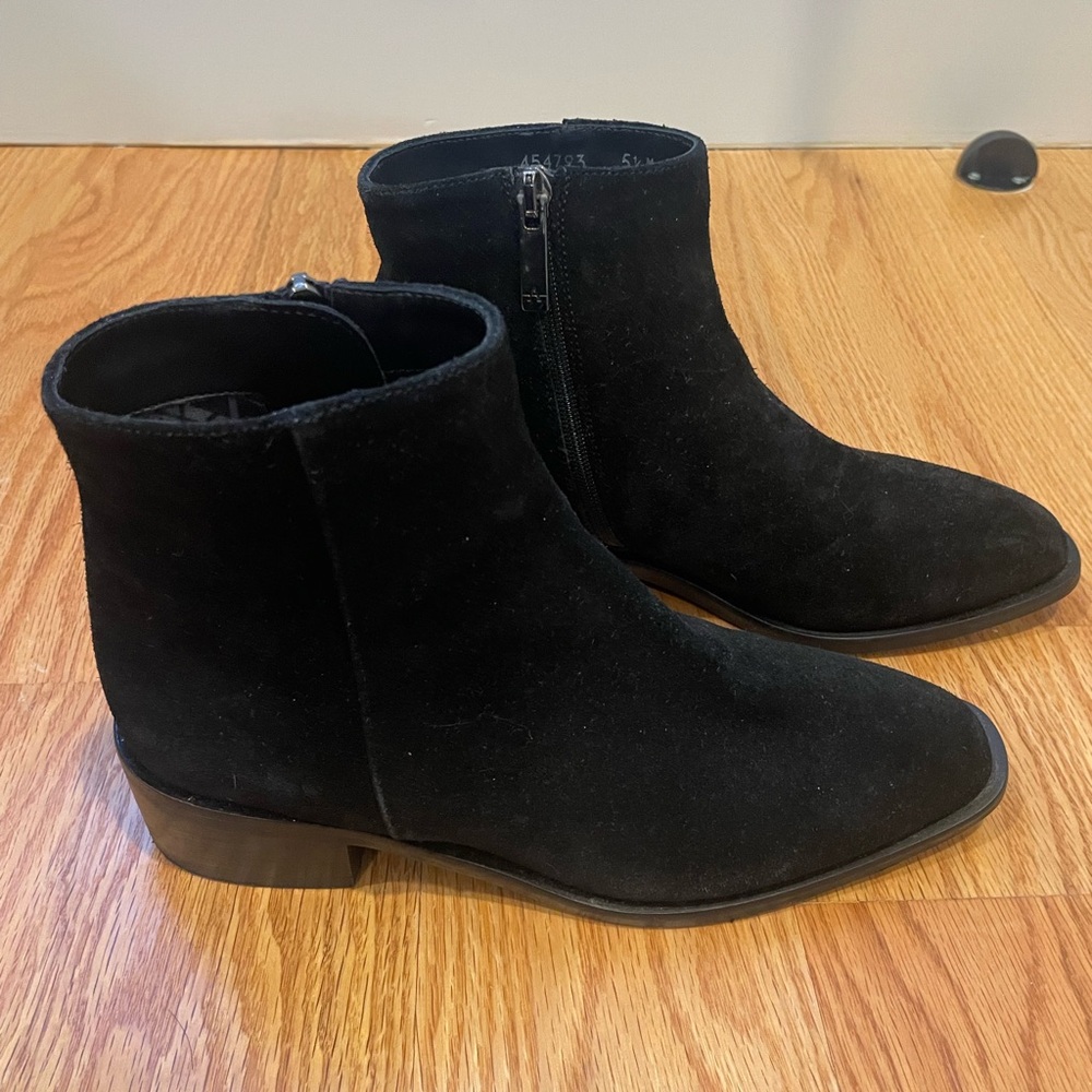 Aquatalia CARISA Suede Ankle Square Toe boots Sz 5.5